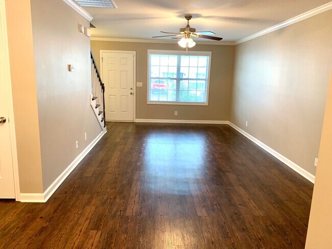 Photo - 318 Sam Houston Cir