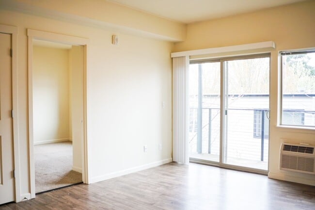 Photo - Great 1 Bdr w/Washer/Dryer, Private Balcony + SUMMER SAVINGS! Unit 06