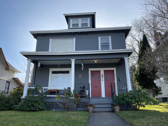 Building Photo - Nice Tacoma Duplex 2 Bed 1 Bath For Rent