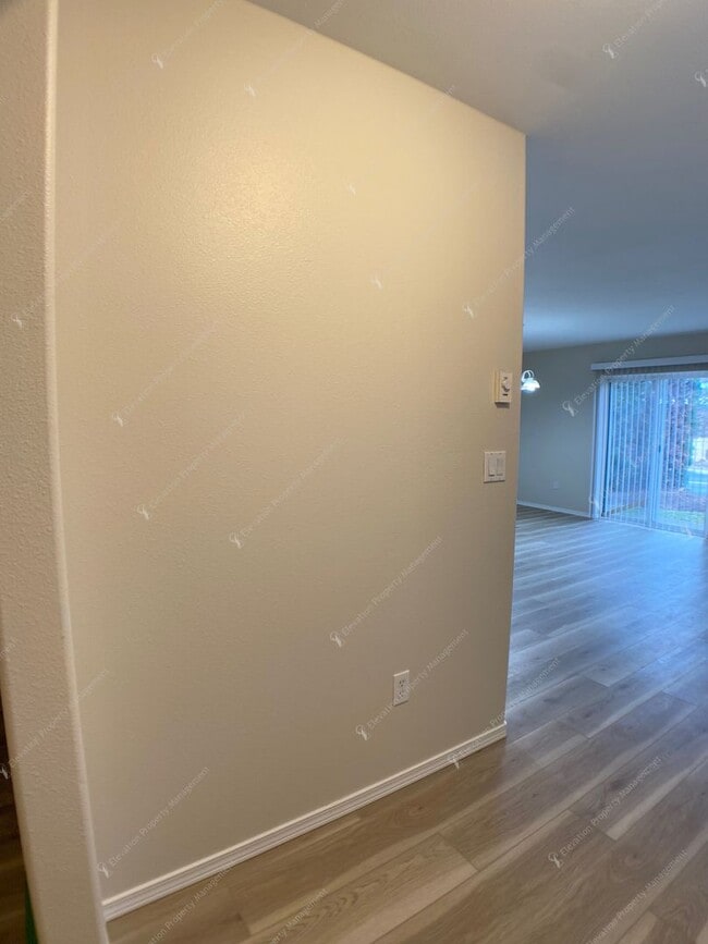 Photo - Bright 3 BR - 3 BA Townhouse in Redmond