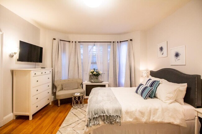 Building Photo - 0 bedroom in Brookline MA 02446 Unit A3 Rental