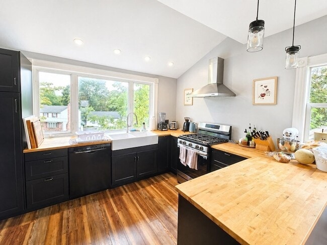 Building Photo - 11 Granville Pl