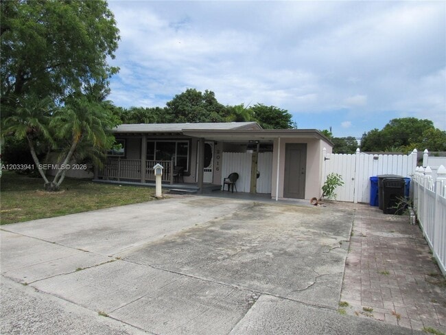 Building Photo - 2016 SW 37th Ave Unit 1