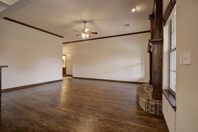 Photo - 509 Finch St
