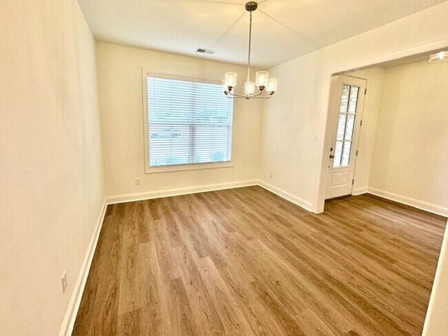 Photo - Now Leasing A 5 Bedroom 3 Bath Home In Olive Branch @ Southbranch