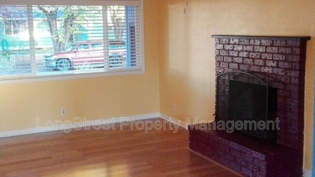 Photo - 2872 SE Linda St