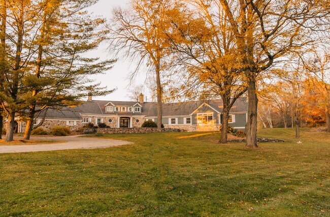 Photo - 1797 Shalom Dr