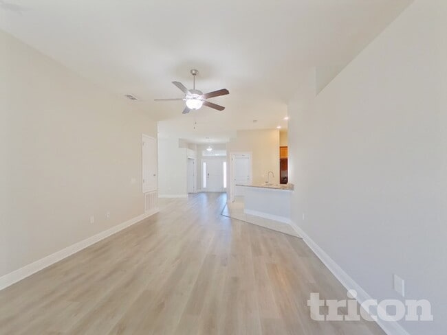 Photo - 387 Buchannan Dr