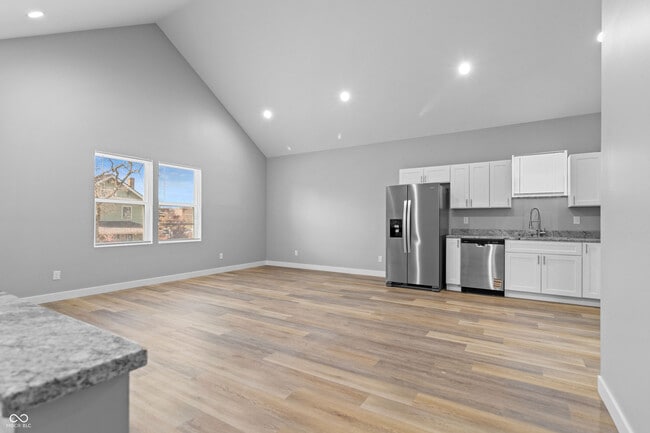 Photo - 3365 Broadway St