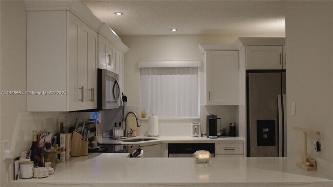 Photo - 6255 SW Kendale Lakes Cir Unidad 219