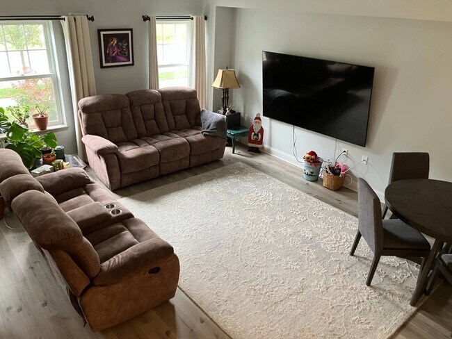 Photo - 1155 Barrett St