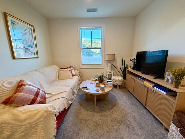 Building Photo - 1076 Delphi Ln