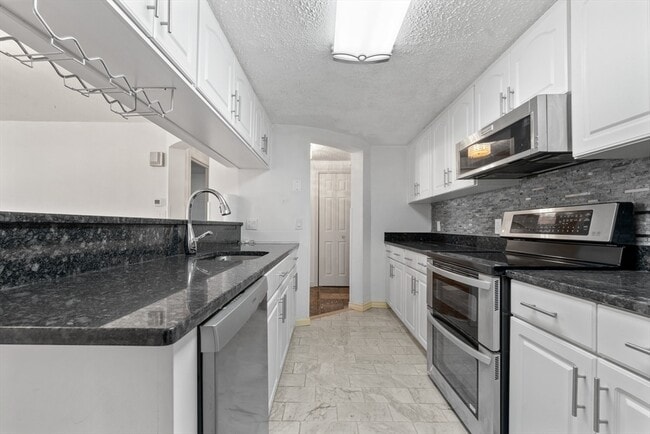 Building Photo - 165 Cottage St Unit 708