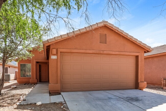 Building Photo - 6903 S Creek Run Ave