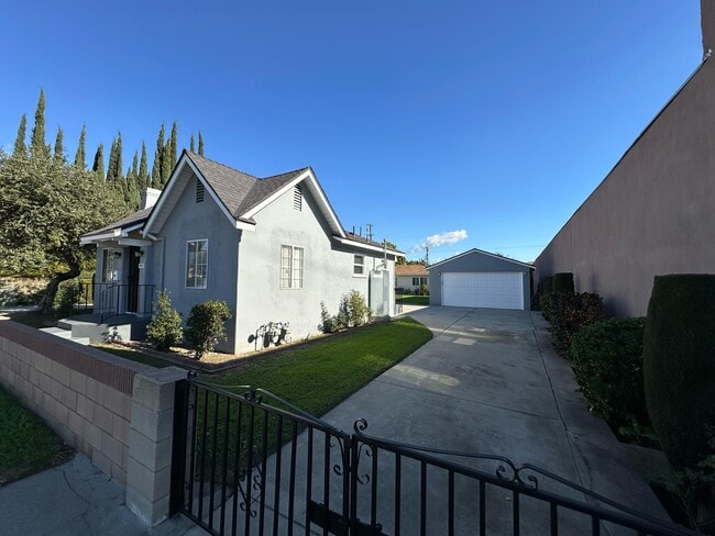 Building Photo - 5412 Baldwin Ave