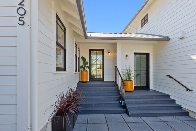 Photo - 2Bd/1Ba Seattle Duplex