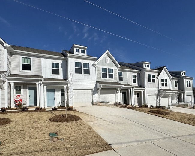 Brand new three bedroom 2 1/2 bath townhom... - Brand new three bedroom 2 1/2 bath townhom... Townhome