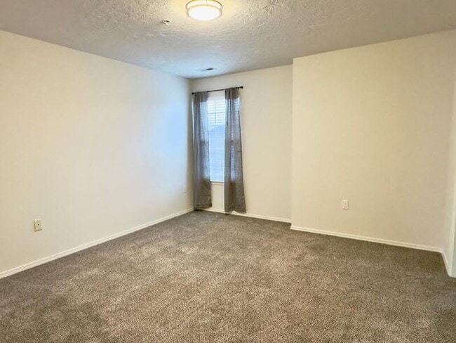 Photo - 1069 W Pine Ave