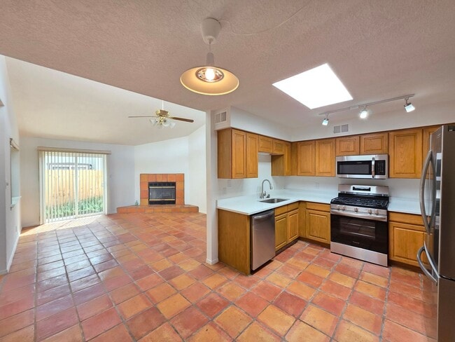 1504 Escondida Ct