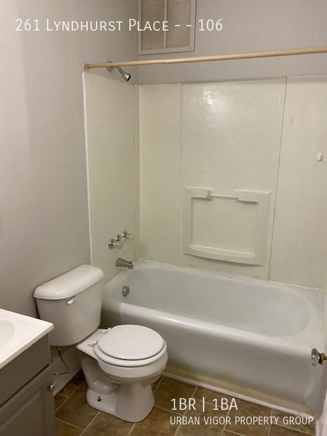 Photo - 261 Lyndhurst Pl Unit 106