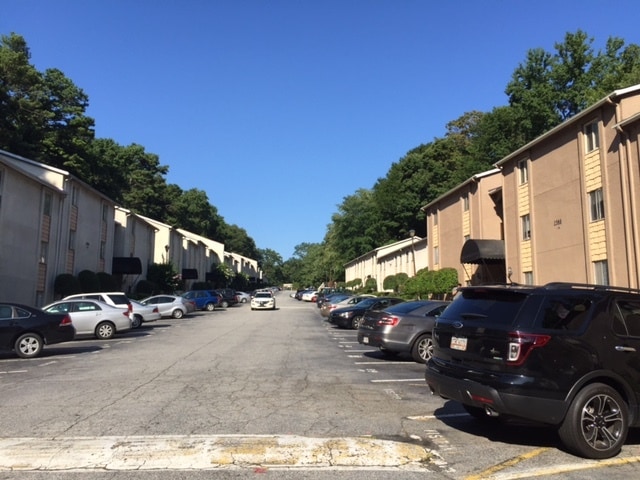 2388 Lawrenceville Hwy Unidad Room for Rent