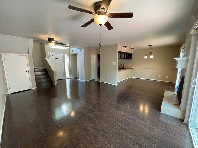 Photo - 12315 Glenview Dr