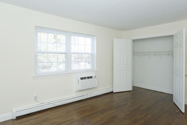 Photo - Strathmore Gardens Apartments