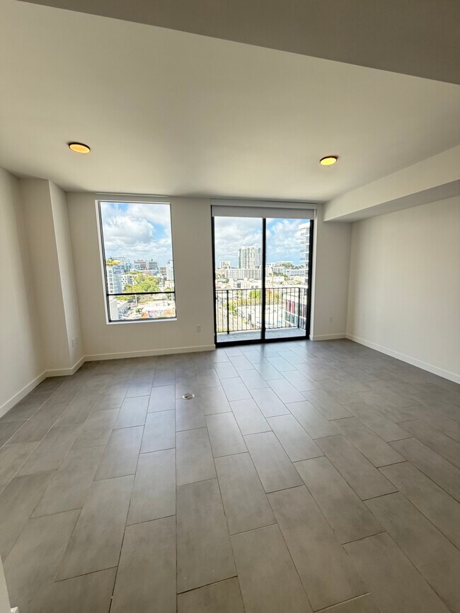 Photo - 132 NE 22nd St Unidad A2