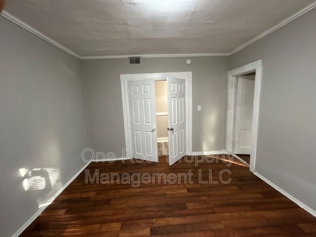 Photo - 3224-3226 E 8th St. Unidad 1W
