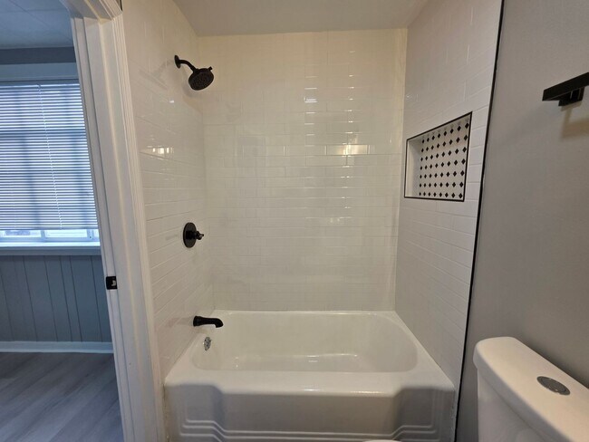 Photo - Newly Updated 3 bedroom 1 bathroom Apartment for Rent!