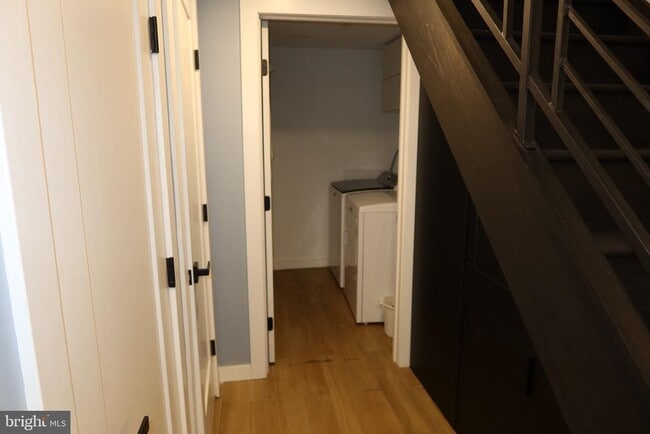 Photo - 166 W Laurel St