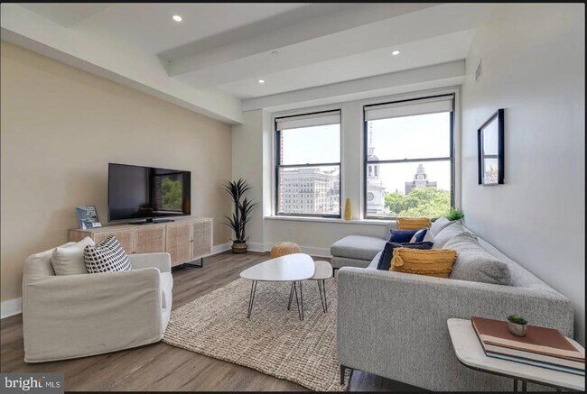 Photo - 150 S Independence Mall W Unidad 1011