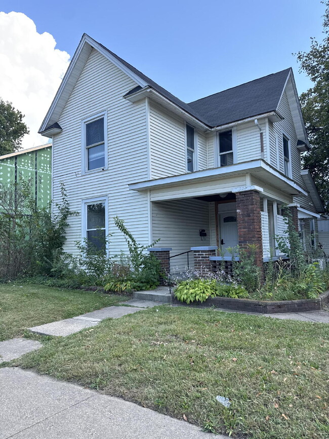 Building Photo - ?? Spacious 3BR/2BA Home in Lafayette – Pet Friendly + Shared Laundry! ??