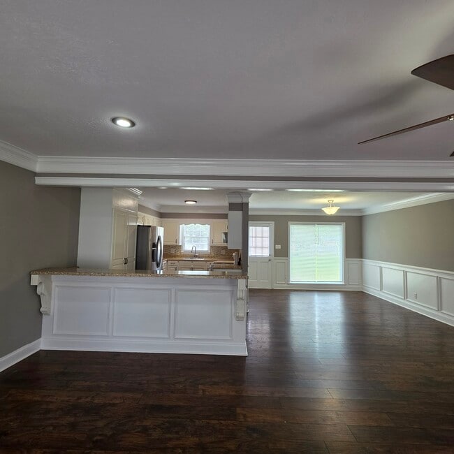 Photo - 825 Community Ave