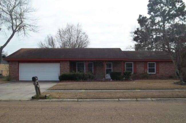 Building Photo - 1605 Plough St