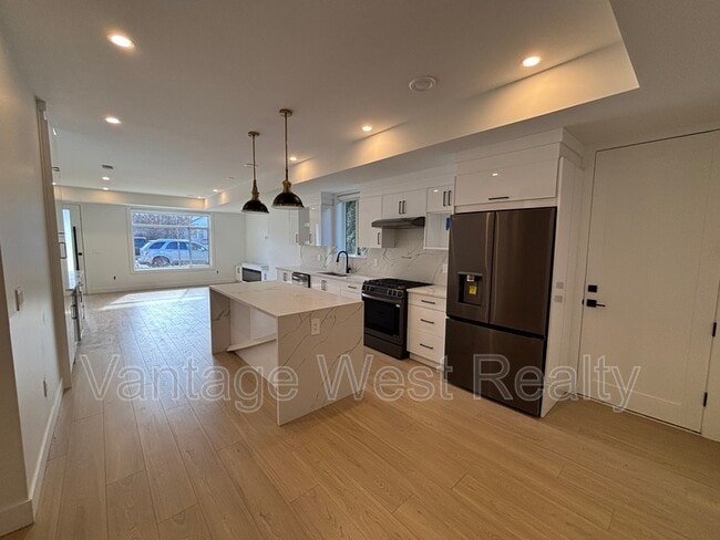 Photo - 1-830 Lawson Ave