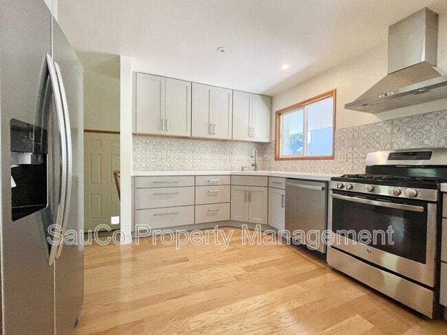 Photo - 5751 NE Lisbon Way