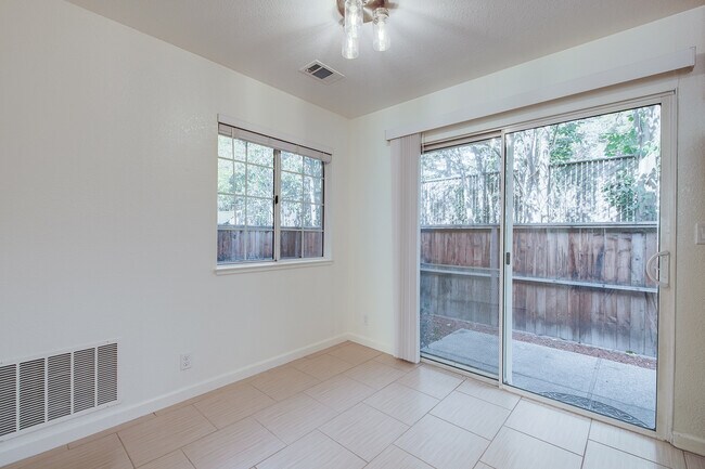 Photo - 1013 Woodside Rd