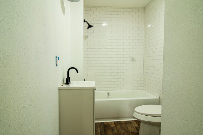 Building Photo - 4918 Leffingwell St