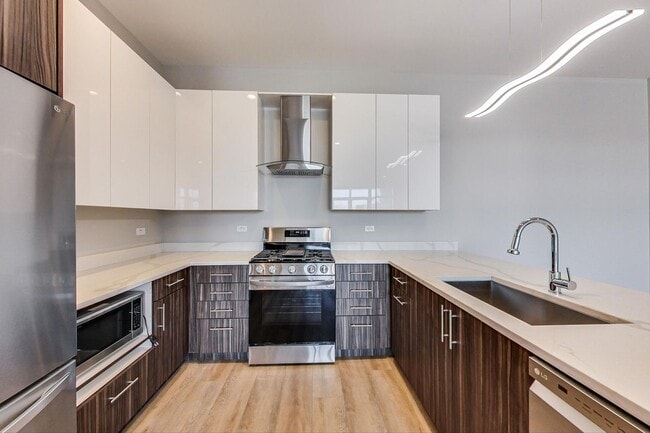 Photo - 8025 Skokie Blvd