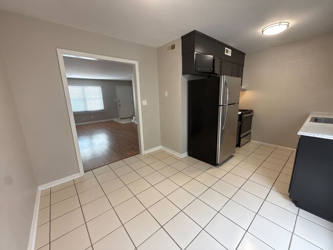 Photo - 121 Western Villa Dr