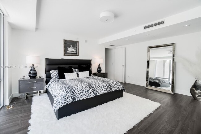 Photo - 2900 NE 7th Ave