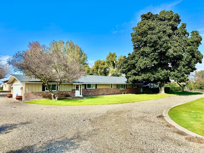 Photo - Gorgeous 4/3 Country Estate with 2000sf Barn