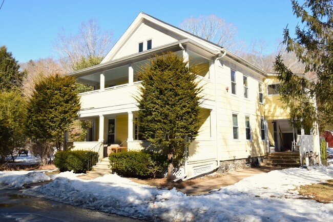 Building Photo - 6 Pleasant St Rental