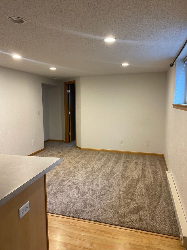 Building Photo - 1106 E Ave C Unit 2