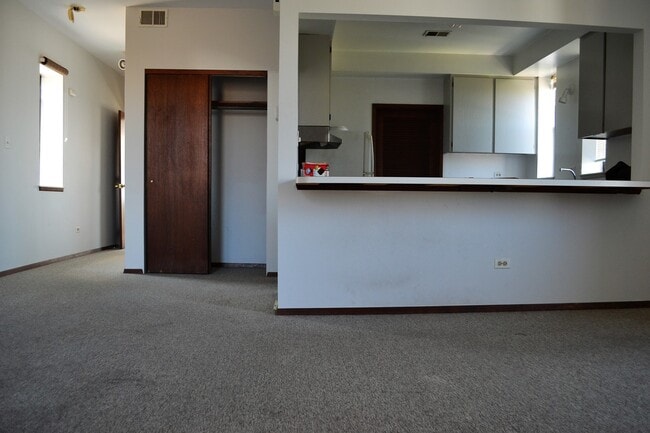 Photo - 856 N May St Unit 3R
