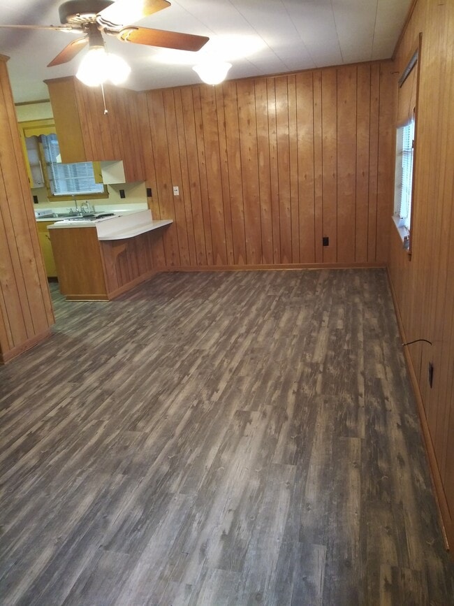 Living room/dining room - 509 Maxine Ave Unit A