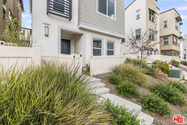 Photo - 713 Daniel Freeman Cir