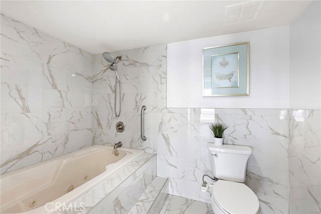 Building Photo - 26056 Vista Dr E