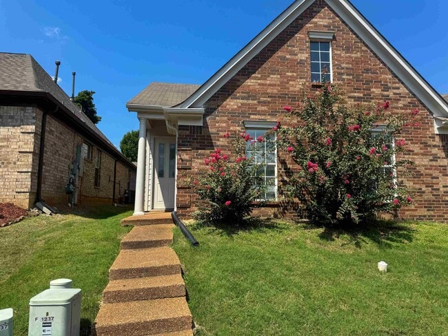 Building Photo - 1237 Travers Ln